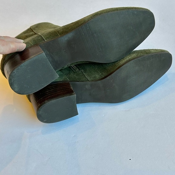 Talbots Olive Green Suede Gold Side Zipper Classic Chelsea Ankle Boots Sz 7M - Picture 5 of 9